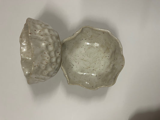 Stoneware schaal gespikkeld
