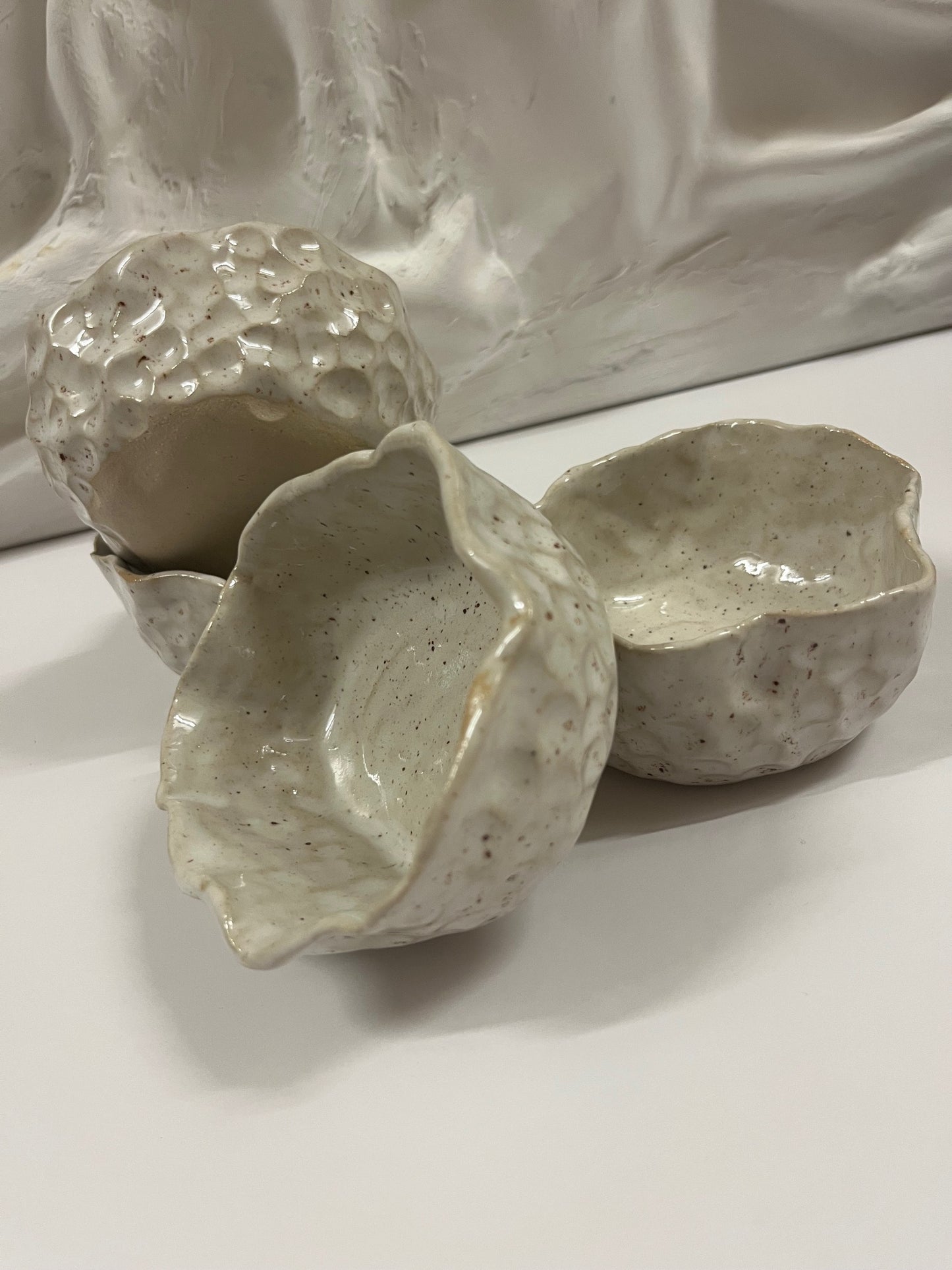 Stoneware schaal gespikkeld
